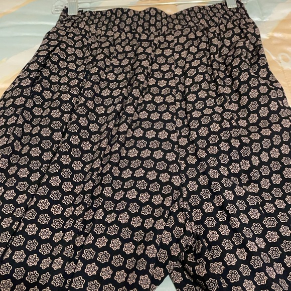 Pants and blouse brand new only wore 1 time - Picture 5 of 6